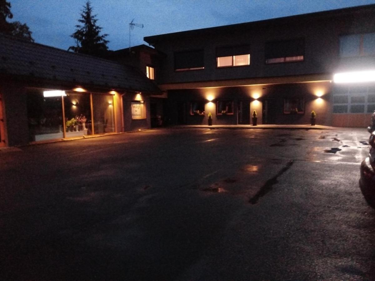 Noclegi Na Heweliusza Sanok Exteriör bild